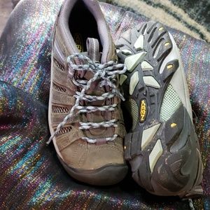 KEEN WOMENS FLINT LOW BOOTS